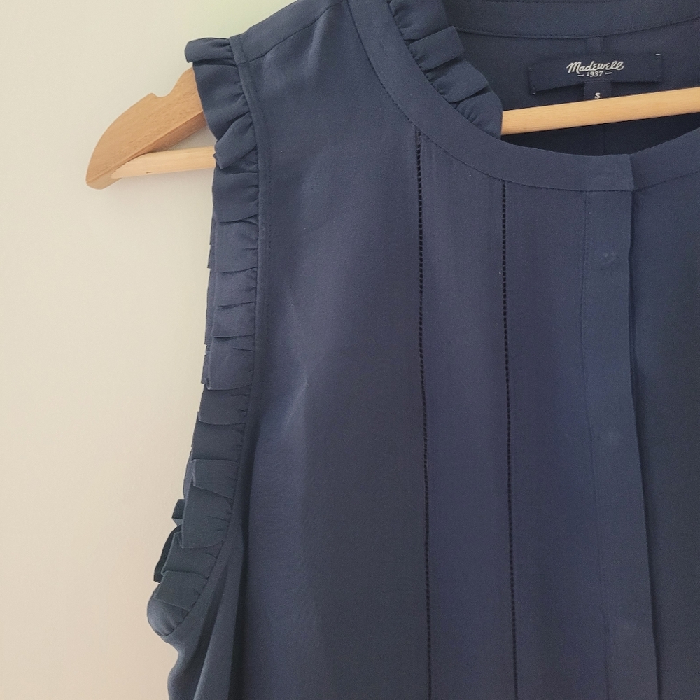 Madewell  silk sleeveless blue blouse  size small hidden snap front - Picture 3 of 6